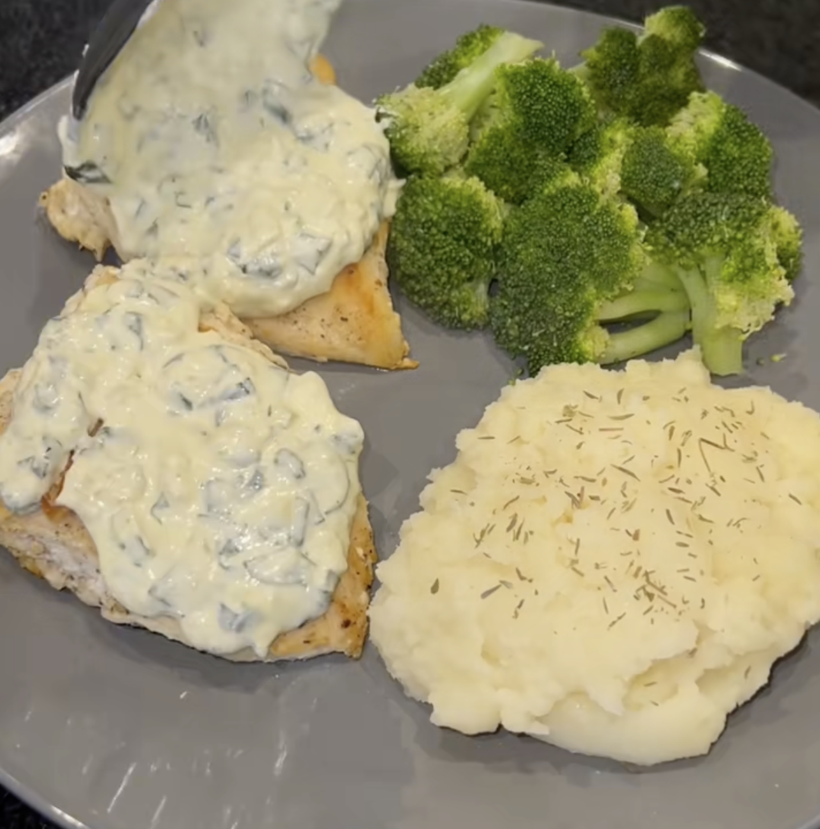 Pollo con Crema de Espinaca