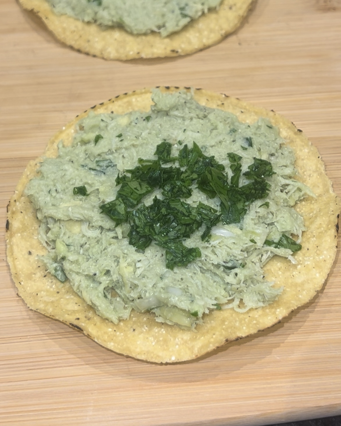 Tostadas de Ensalada de Pollo Verde